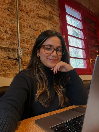 Pamela, Diretora Administrativa
